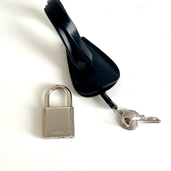 Prada padlock - Picture 3 of 6